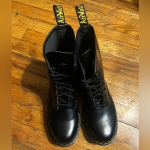 Dr. Martens 1460 Women’s Smooth Leather Lace Up Boots Classic 8 Holes